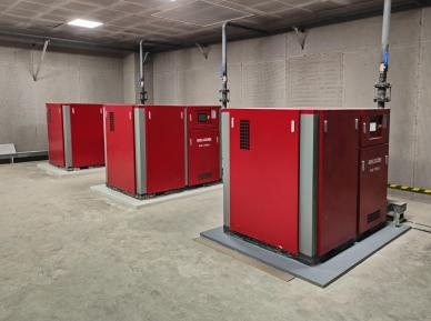 Hogyan lehet elérni az energiahatékonyságot és a nagy teljesítményt a légi kompresszorokkal a repülőgépiparban?